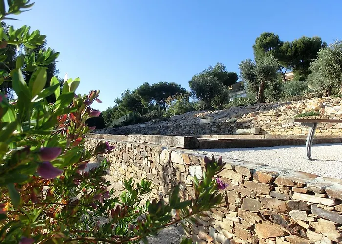 Azur Golf Bed & Breakfast 5*